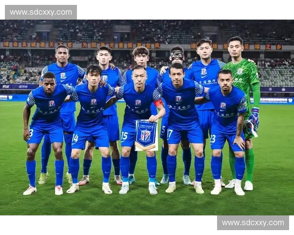 恒大足球队征战新赛季 全力冲击中超冠军目标蓄势待发